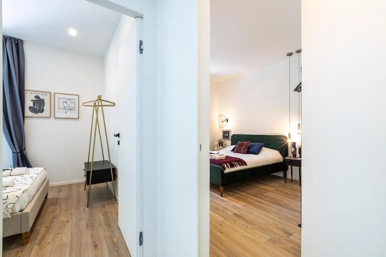 Tatil Evi *Villa Olivo*With Private Terrace & Jacuzzi + 3Bedrooms Milano İtalya